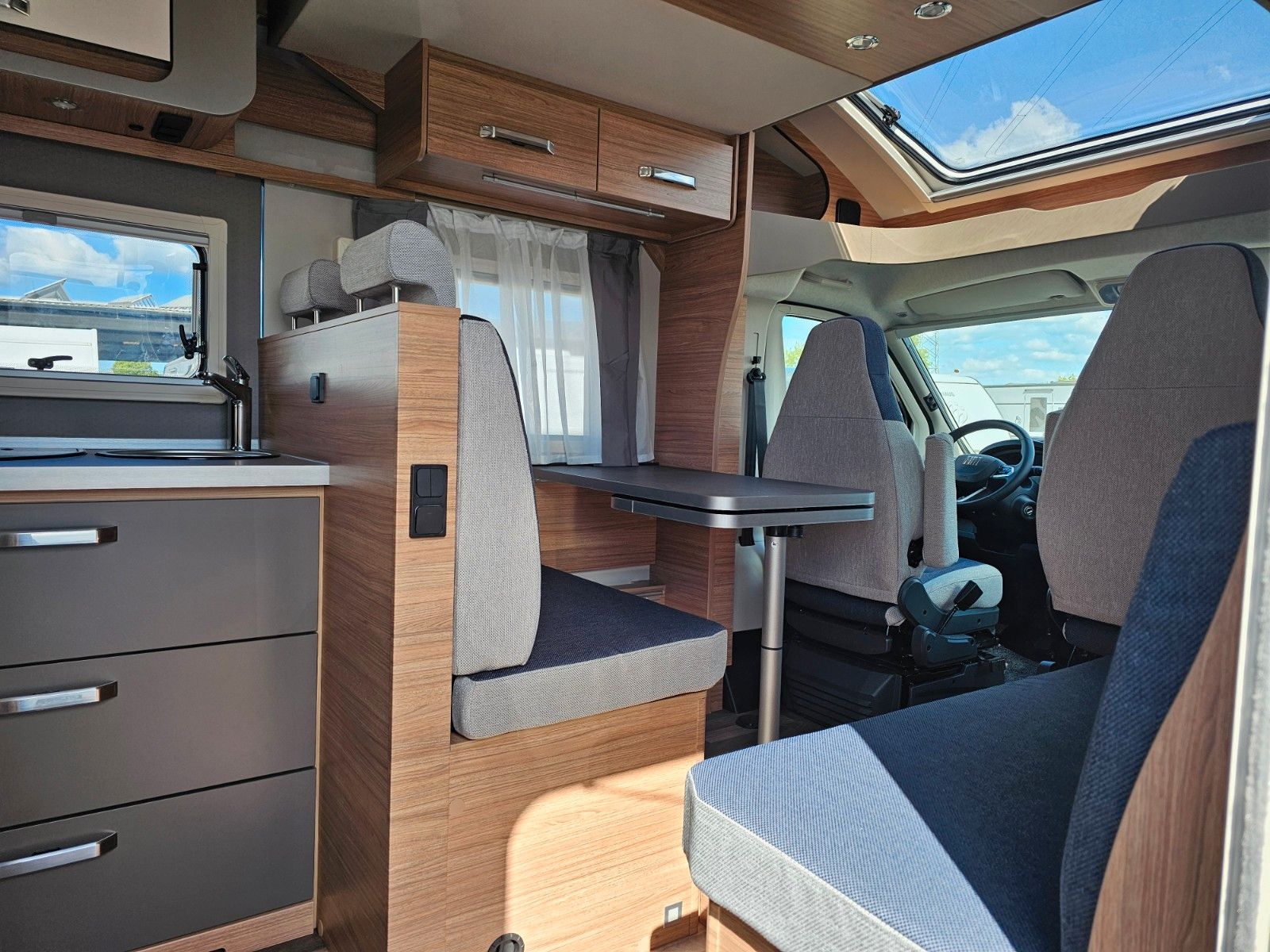 CaraSuite 650 MF,HUBBETT;TV;AHK;5PAKETE;S7;Li-BA