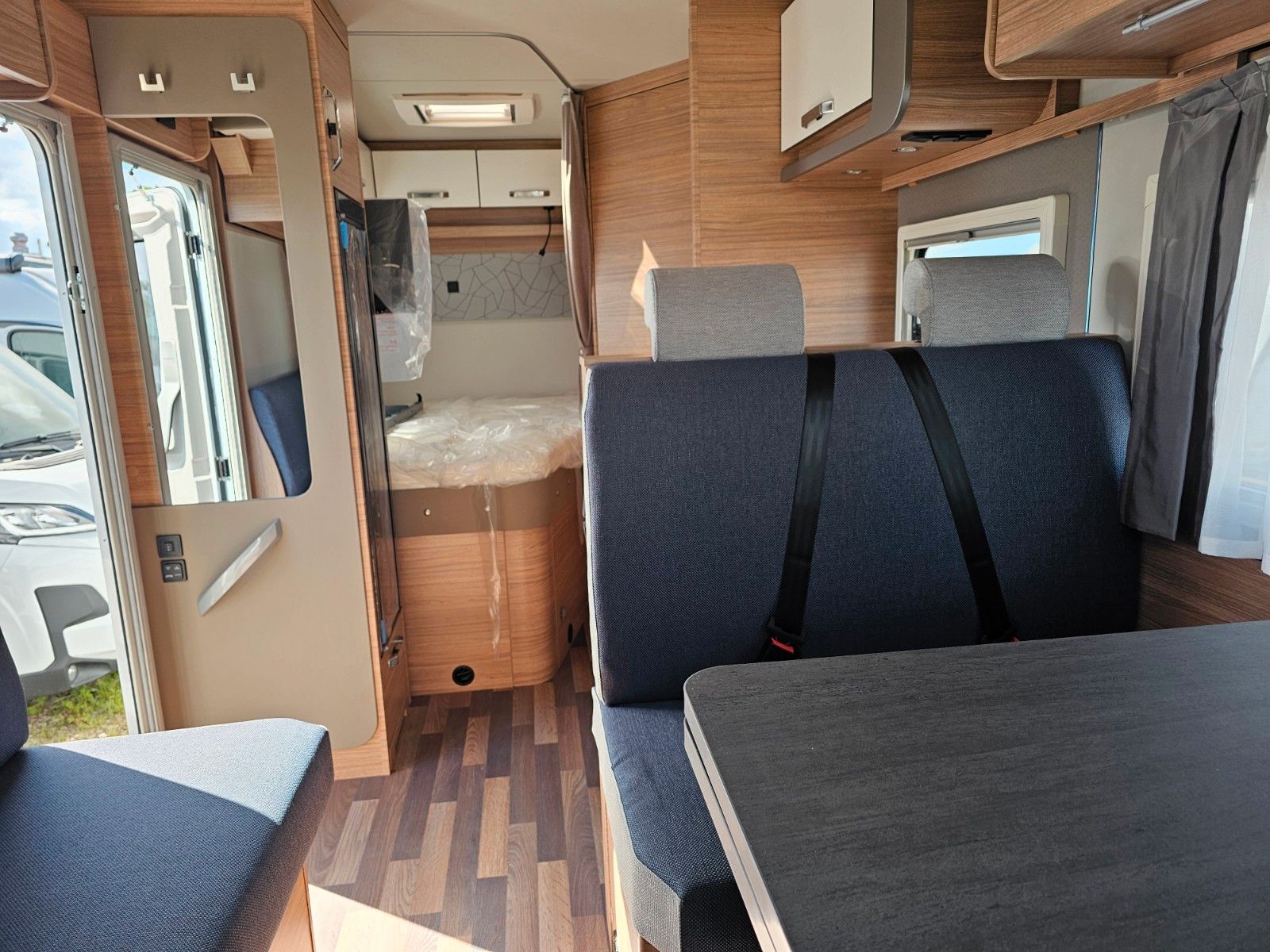 CaraSuite 650 MF,HUBBETT;TV;AHK;5PAKETE;S7;Li-BA