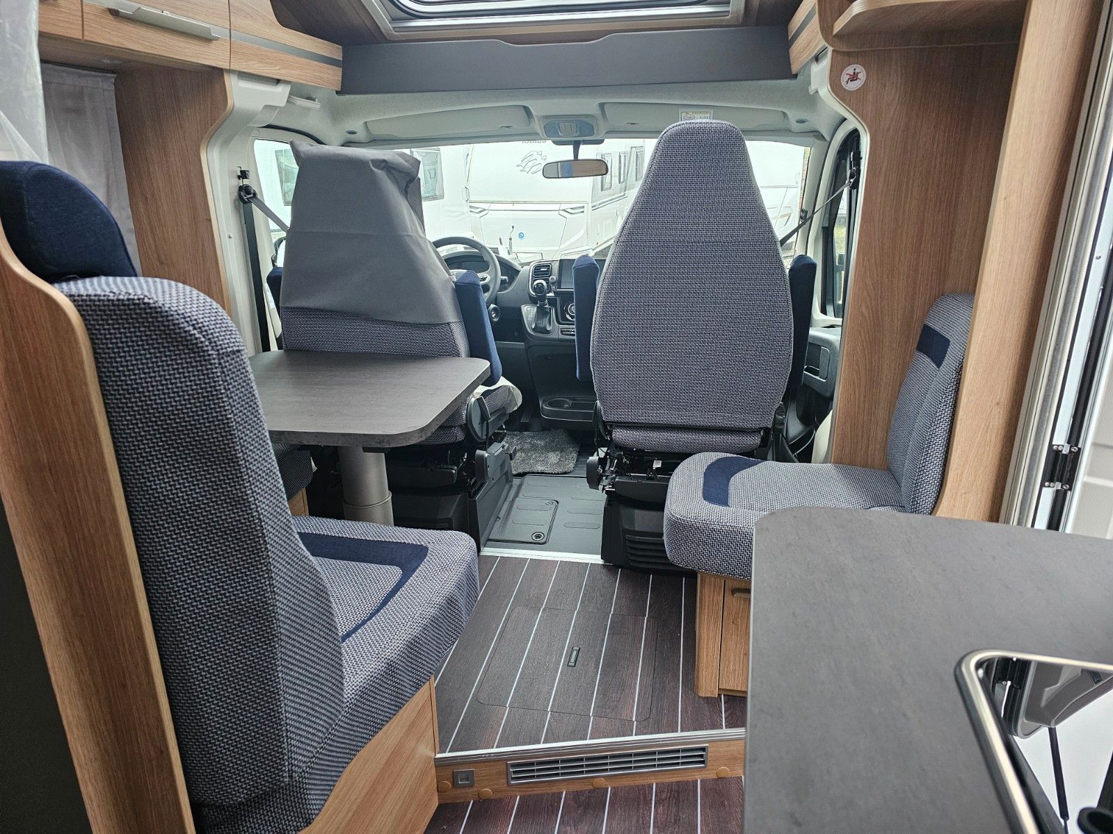 SKY TI 650 MEG AUTO;5 PAKETE;TV;S7;L-SITZ;LED-SC