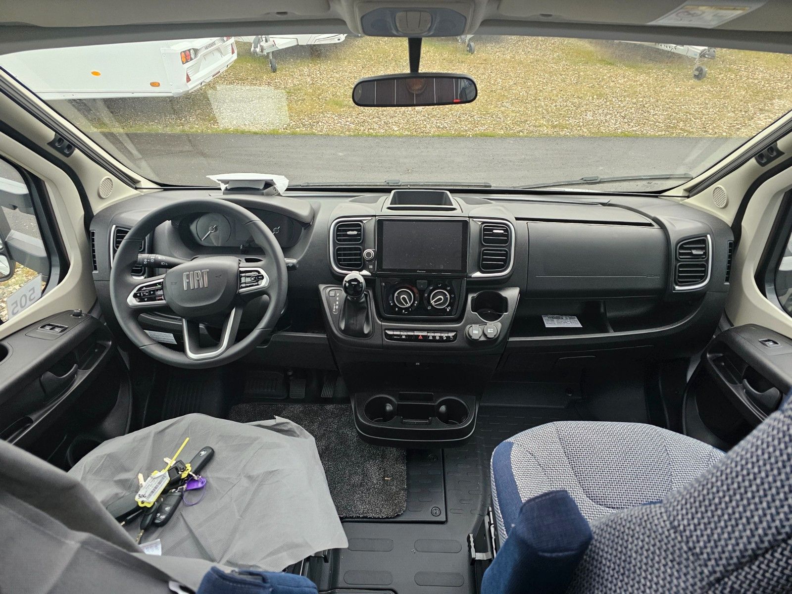 SKY TI 650 MEG AUTO;5 PAKETE;TV;S7;L-SITZ;LED-SC