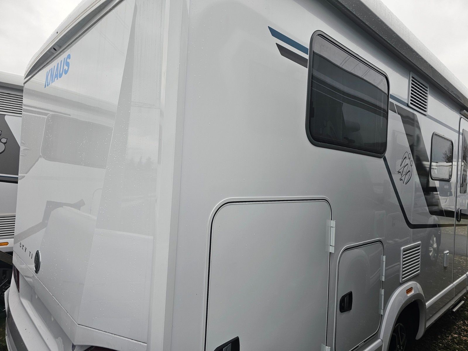 SKY TI 650 MEG AUTO;5 PAKETE;TV;S7;L-SITZ;LED-SC